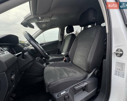 Білий Фольксваген Тігуан, об'ємом двигуна 2 л та пробігом 186 тис. км за 29999 $, фото 51 на Automoto.ua