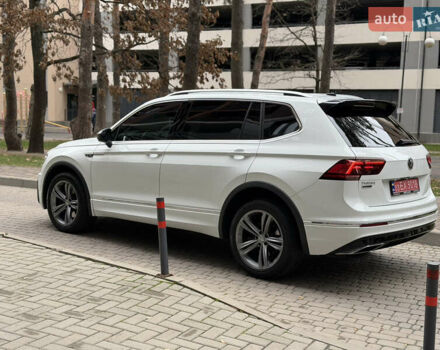 Белый Фольксваген Тигуан, объемом двигателя 2 л и пробегом 245 тыс. км за 28800 $, фото 11 на Automoto.ua