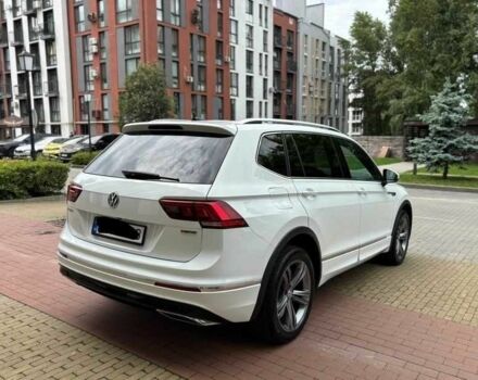 Белый Фольксваген Тигуан, объемом двигателя 2 л и пробегом 38 тыс. км за 18150 $, фото 1 на Automoto.ua