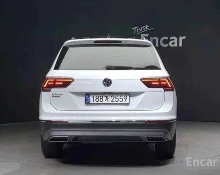 Білий Фольксваген Тігуан, об'ємом двигуна 2 л та пробігом 41 тис. км за 18000 $, фото 3 на Automoto.ua