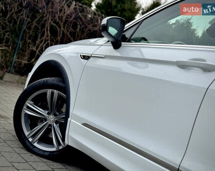 Білий Фольксваген Тігуан, об'ємом двигуна 2 л та пробігом 186 тис. км за 29999 $, фото 12 на Automoto.ua