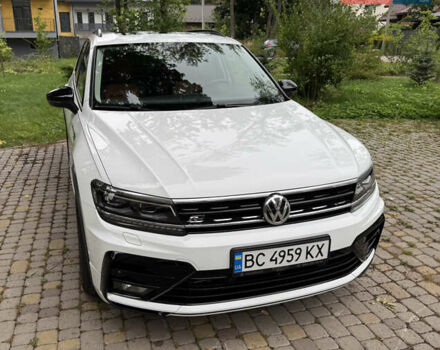 Белый Фольксваген Тигуан, объемом двигателя 1.97 л и пробегом 76 тыс. км за 37900 $, фото 2 на Automoto.ua