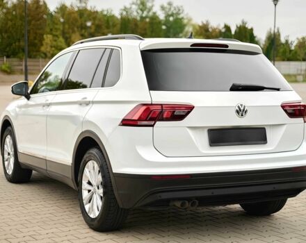 Білий Фольксваген Тігуан, об'ємом двигуна 2 л та пробігом 32 тис. км за 9800 $, фото 5 на Automoto.ua