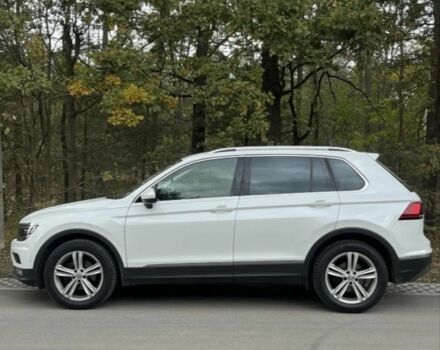 Белый Фольксваген Тигуан, объемом двигателя 2 л и пробегом 85 тыс. км за 10800 $, фото 2 на Automoto.ua