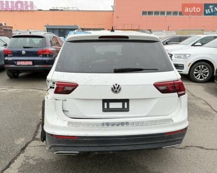 Белый Фольксваген Тигуан, объемом двигателя 2 л и пробегом 49 тыс. км за 12900 $, фото 3 на Automoto.ua