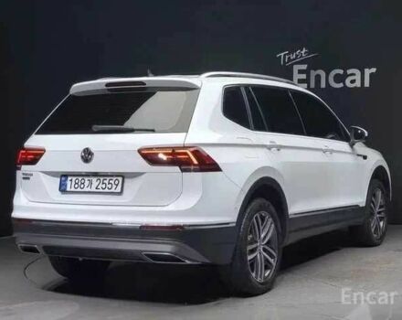 Білий Фольксваген Тігуан, об'ємом двигуна 2 л та пробігом 41 тис. км за 18000 $, фото 2 на Automoto.ua