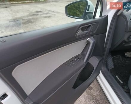 Белый Фольксваген Тигуан, объемом двигателя 1.98 л и пробегом 57 тыс. км за 18900 $, фото 18 на Automoto.ua