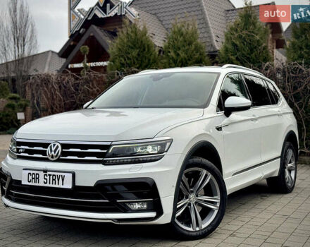 Білий Фольксваген Тігуан, об'ємом двигуна 2 л та пробігом 186 тис. км за 29999 $, фото 2 на Automoto.ua