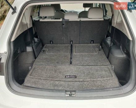 Белый Фольксваген Тигуан, объемом двигателя 2 л и пробегом 143 тыс. км за 17850 $, фото 16 на Automoto.ua