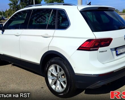 Белый Фольксваген Тигуан, объемом двигателя 2 л и пробегом 98 тыс. км за 29000 $, фото 3 на Automoto.ua