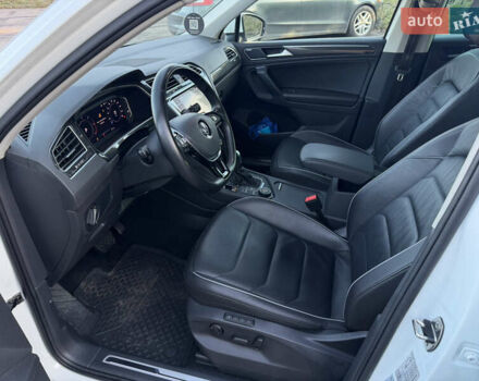 Білий Фольксваген Тігуан, об'ємом двигуна 1.98 л та пробігом 59 тис. км за 31200 $, фото 12 на Automoto.ua