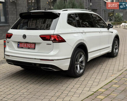 Белый Фольксваген Тигуан, объемом двигателя 2 л и пробегом 245 тыс. км за 28800 $, фото 6 на Automoto.ua