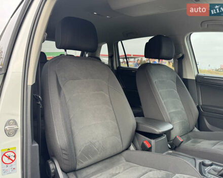 Білий Фольксваген Тігуан, об'ємом двигуна 2 л та пробігом 186 тис. км за 29999 $, фото 33 на Automoto.ua