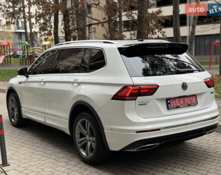Белый Фольксваген Тигуан, объемом двигателя 2 л и пробегом 245 тыс. км за 28800 $, фото 9 на Automoto.ua