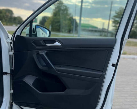 Белый Фольксваген Тигуан, объемом двигателя 1.98 л и пробегом 37 тыс. км за 25500 $, фото 14 на Automoto.ua