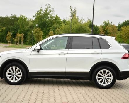 Білий Фольксваген Тігуан, об'ємом двигуна 2 л та пробігом 32 тис. км за 9800 $, фото 2 на Automoto.ua