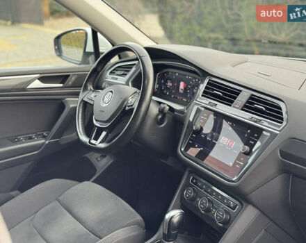 Білий Фольксваген Тігуан, об'ємом двигуна 2 л та пробігом 186 тис. км за 29999 $, фото 4 на Automoto.ua