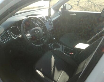 Білий Фольксваген Тігуан, об'ємом двигуна 2 л та пробігом 50 тис. км за 26500 $, фото 17 на Automoto.ua