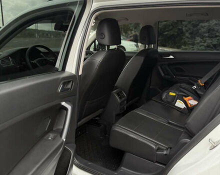 Белый Фольксваген Тигуан, объемом двигателя 2 л и пробегом 88 тыс. км за 25000 $, фото 28 на Automoto.ua