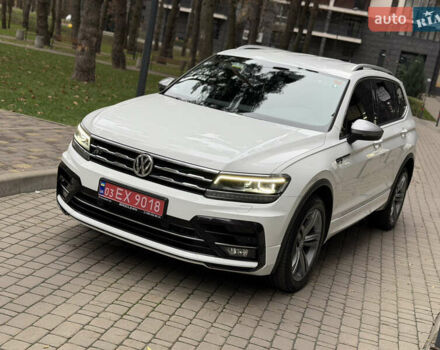 Белый Фольксваген Тигуан, объемом двигателя 2 л и пробегом 245 тыс. км за 28800 $, фото 2 на Automoto.ua