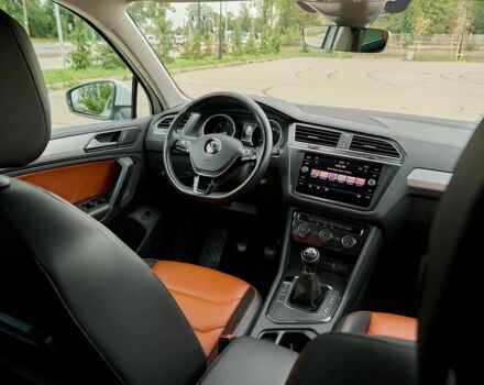 Білий Фольксваген Тігуан, об'ємом двигуна 2 л та пробігом 32 тис. км за 9800 $, фото 9 на Automoto.ua