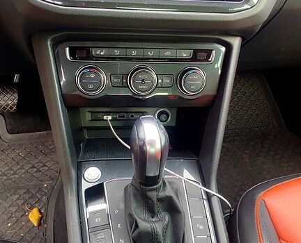 Белый Фольксваген Тигуан, объемом двигателя 2 л и пробегом 98 тыс. км за 29000 $, фото 10 на Automoto.ua