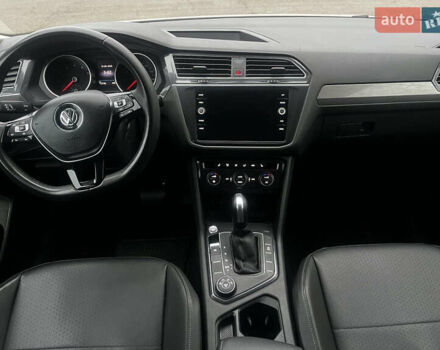 Белый Фольксваген Тигуан, объемом двигателя 2 л и пробегом 112 тыс. км за 22500 $, фото 23 на Automoto.ua