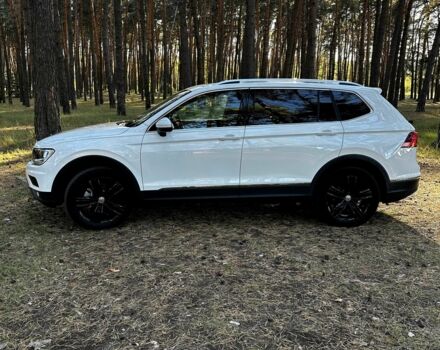 Белый Фольксваген Тигуан, объемом двигателя 2 л и пробегом 72 тыс. км за 23000 $, фото 2 на Automoto.ua