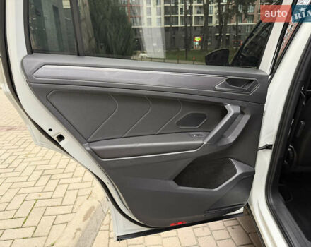 Белый Фольксваген Тигуан, объемом двигателя 2 л и пробегом 245 тыс. км за 28800 $, фото 40 на Automoto.ua