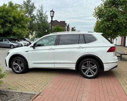 Белый Фольксваген Тигуан, объемом двигателя 2 л и пробегом 38 тыс. км за 18150 $, фото 3 на Automoto.ua