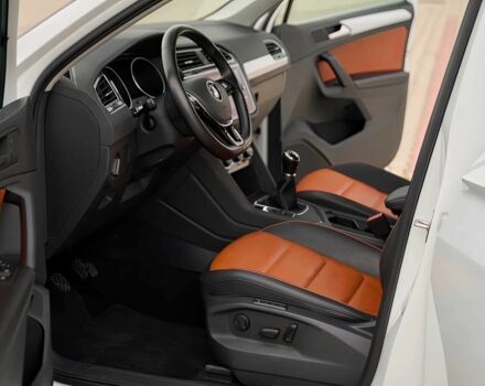 Білий Фольксваген Тігуан, об'ємом двигуна 2 л та пробігом 32 тис. км за 9800 $, фото 7 на Automoto.ua