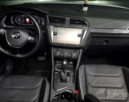 Білий Фольксваген Тігуан, об'ємом двигуна 2 л та пробігом 41 тис. км за 18000 $, фото 4 на Automoto.ua