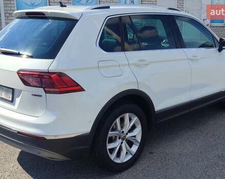 Белый Фольксваген Тигуан, объемом двигателя 1.97 л и пробегом 98 тыс. км за 30000 $, фото 2 на Automoto.ua