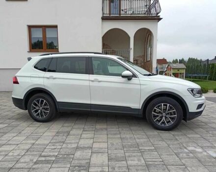 Білий Фольксваген Тігуан, об'ємом двигуна 2 л та пробігом 88 тис. км за 10300 $, фото 4 на Automoto.ua