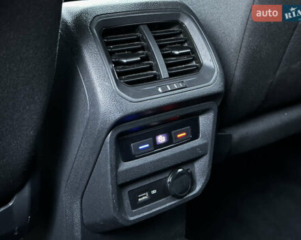 Белый Фольксваген Тигуан, объемом двигателя 2 л и пробегом 184 тыс. км за 32499 $, фото 81 на Automoto.ua