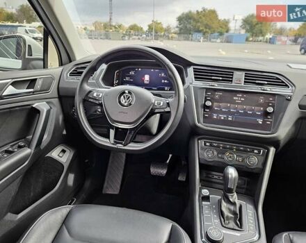 Білий Фольксваген Тігуан, об'ємом двигуна 2 л та пробігом 170 тис. км за 28500 $, фото 26 на Automoto.ua