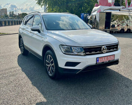 Белый Фольксваген Тигуан, объемом двигателя 2 л и пробегом 73 тыс. км за 22999 $, фото 2 на Automoto.ua