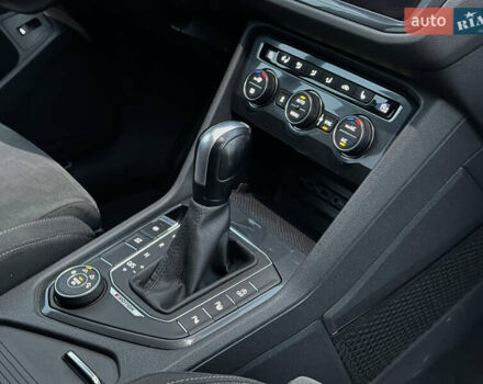 Белый Фольксваген Тигуан, объемом двигателя 2 л и пробегом 184 тыс. км за 32499 $, фото 94 на Automoto.ua