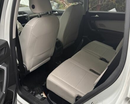 Білий Фольксваген Тігуан, об'ємом двигуна 2 л та пробігом 145 тис. км за 13600 $, фото 6 на Automoto.ua