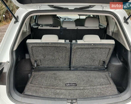 Белый Фольксваген Тигуан, объемом двигателя 2 л и пробегом 143 тыс. км за 17850 $, фото 17 на Automoto.ua