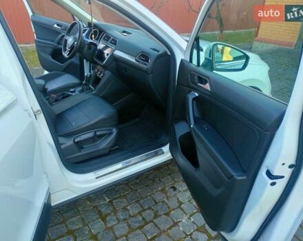 Белый Фольксваген Тигуан, объемом двигателя 2 л и пробегом 58 тыс. км за 22500 $, фото 20 на Automoto.ua