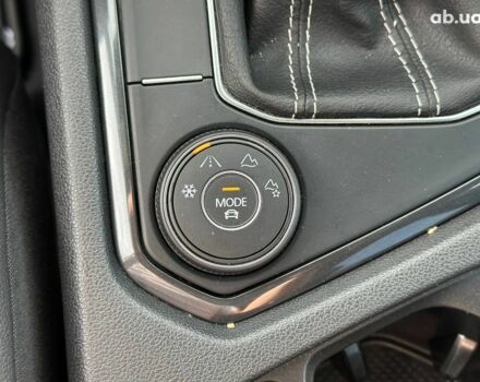 Белый Фольксваген Тигуан, объемом двигателя 2 л и пробегом 58 тыс. км за 31490 $, фото 25 на Automoto.ua