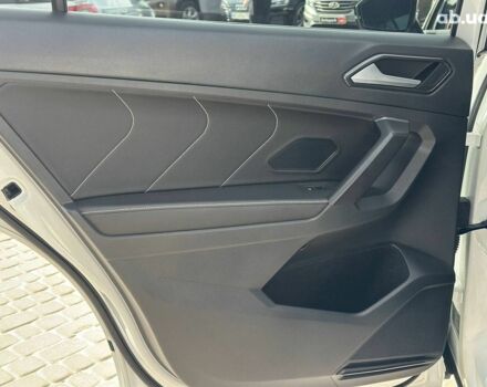 Белый Фольксваген Тигуан, объемом двигателя 2 л и пробегом 58 тыс. км за 31490 $, фото 31 на Automoto.ua