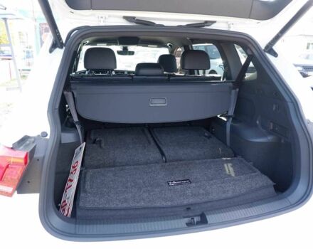 Белый Фольксваген Тигуан, объемом двигателя 2 л и пробегом 17 тыс. км за 16200 $, фото 7 на Automoto.ua