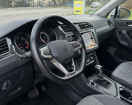 Білий Фольксваген Тігуан, об'ємом двигуна 2 л та пробігом 133 тис. км за 27550 $, фото 106 на Automoto.ua