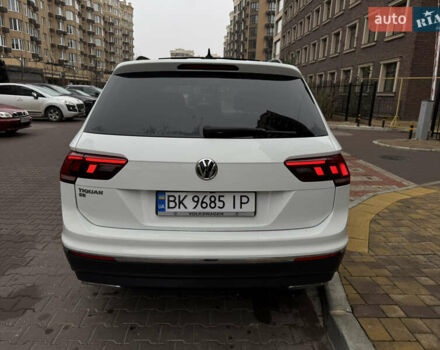 Білий Фольксваген Тігуан, об'ємом двигуна 2 л та пробігом 103 тис. км за 21000 $, фото 35 на Automoto.ua