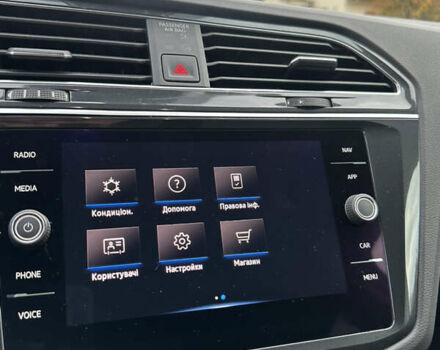 Белый Фольксваген Тигуан, объемом двигателя 2 л и пробегом 132 тыс. км за 27750 $, фото 118 на Automoto.ua