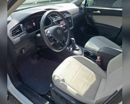 Белый Фольксваген Тигуан, объемом двигателя 2 л и пробегом 56 тыс. км за 8000 $, фото 6 на Automoto.ua