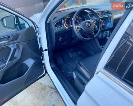 Білий Фольксваген Тігуан, об'ємом двигуна 2 л та пробігом 135 тис. км за 18800 $, фото 11 на Automoto.ua