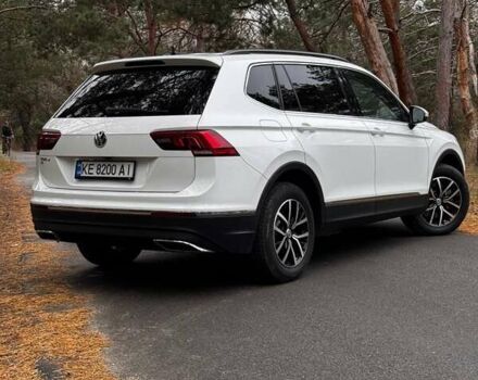 Білий Фольксваген Тігуан, об'ємом двигуна 2 л та пробігом 125 тис. км за 20000 $, фото 21 на Automoto.ua